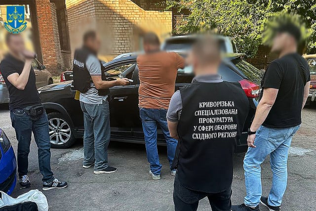 У Кривому Розі судитимуть військового та його спільника за отримання хабара