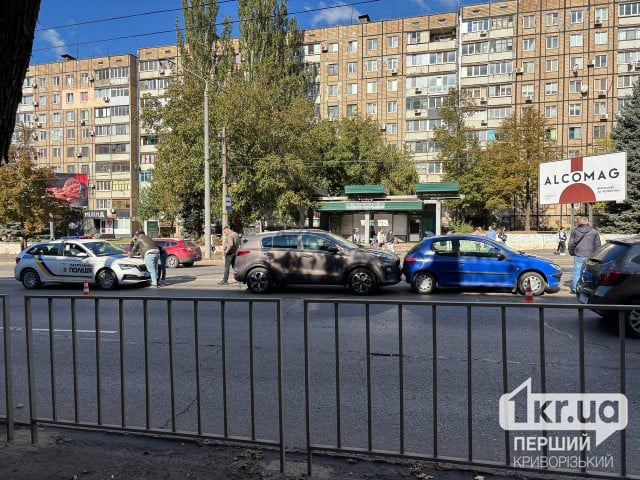 На Дзержинці у Кривому Розі зіштовхнулись автівки