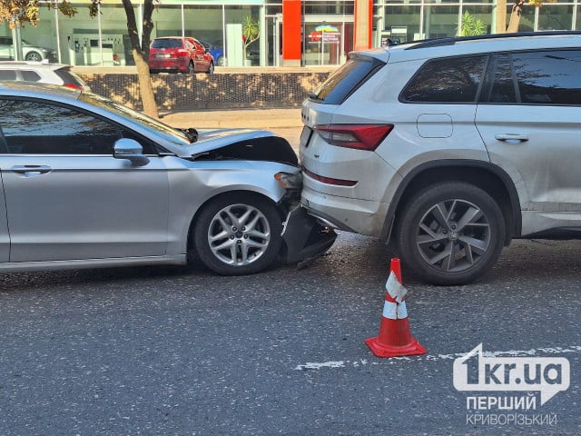 На остановке на проспекте Мира Кривого Рога произошла авария: движение затруднено