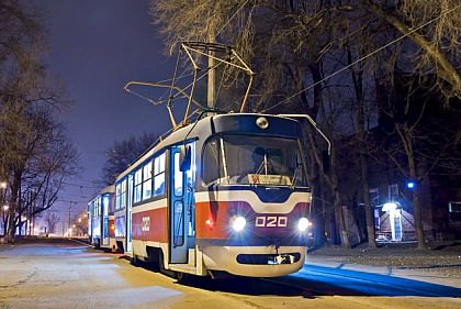 У Кривому Розі хулігани цеглиною розбили скло у швидкісному трамваї