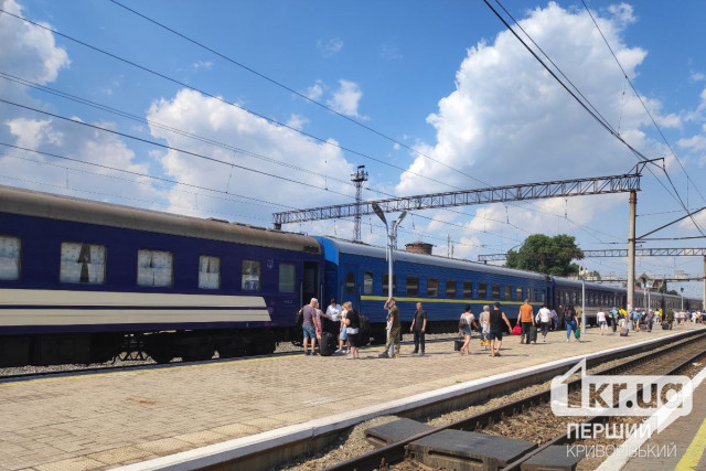 С понедельника возобновляется движение двух пригородных поездов между станциями Кривой Рог и Верховцево