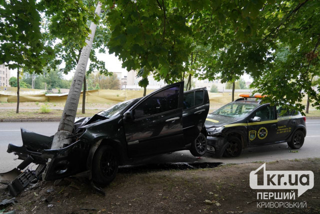 В`їхав у стовп: у Кривому Розі утворився затор через ДТП