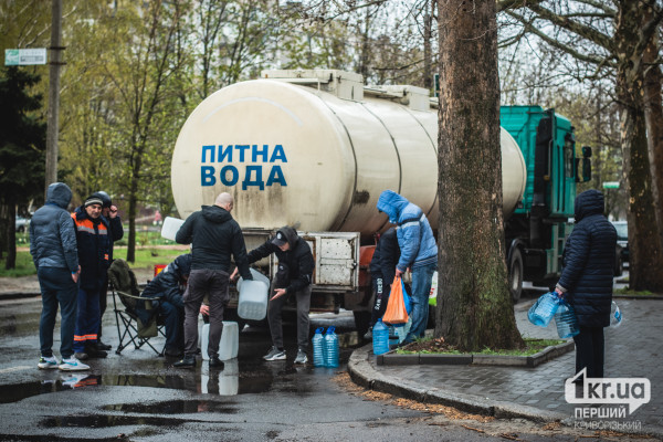 Николаевцы набирали питьевую воду, когда россияне разрушили водопровод