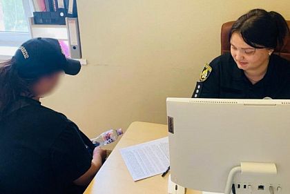 Мошенничество и подделка документов: полиция Кривого Рога разоблачила работницу автозаправки