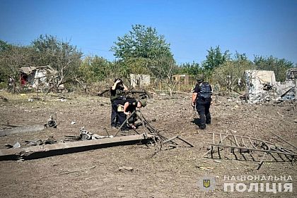 Полицейские Днепра документируют последствия утренней массированной атаки РФ