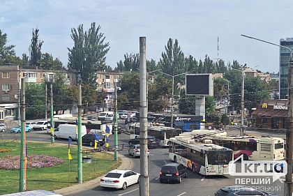 В Кривом Роге на кольце 95 квартала образовалась пробка