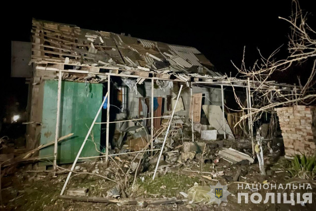 Пошкоджені будинки та лінії елеткропередач: поліцейські документують злочини РФ на Нікопольщині