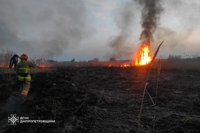 За минувшие сутки спасатели ликвидировали 33 пожара на Днепропетровщине