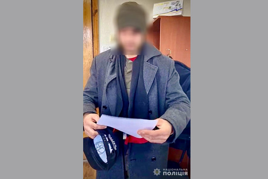 У Дніпрі повідомили про підозру чоловіку, який пошкодив банер та Державний Прапор України