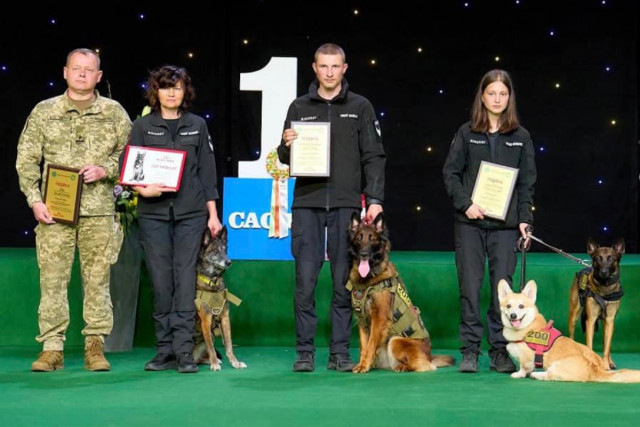 Поисковые собаки спасательного отряда из Днепропетровщины получили международные награды