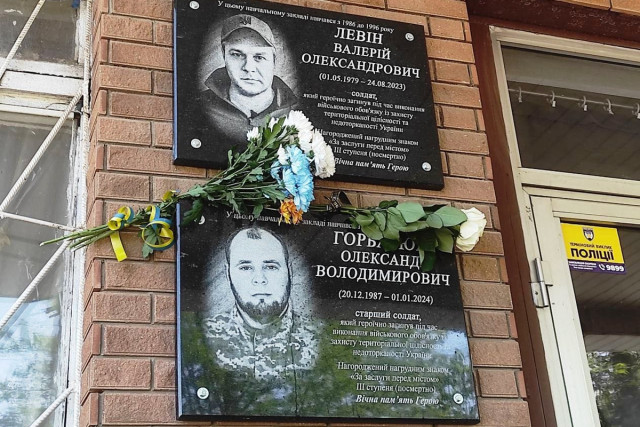 В Кривом Роге установили мемориальные доски в честь погибших Героев