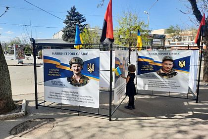 В Кривом Роге на проспекте Почтовом установили новые «Кубы Памяти»