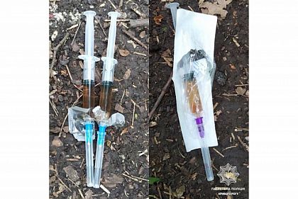 Полиция задержала двух криворожан с тремя шприцами, наполненных, вероятно, наркотиками