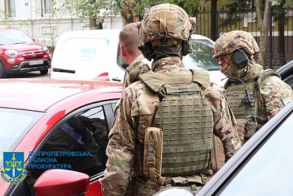 16 000 долларов за организацию незаконного пересечения госграницы: задержали двух жителей Днепропетровщины