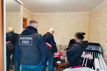 Отправляли криворожанок попрошайничать за границу: правоохранители разоблачили преступную группу
