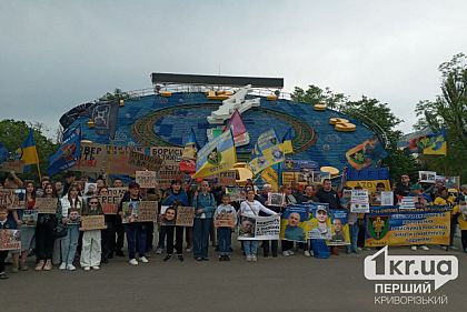 Помним все и не простим: криворожане вышли на митинг в поддержку военнопленных