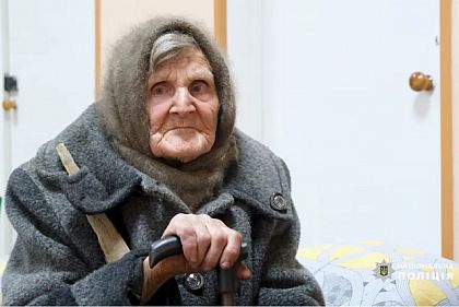 Монобанк купит дом 98-летней женщине, которая пешком вышла из ВОТ Очеретино