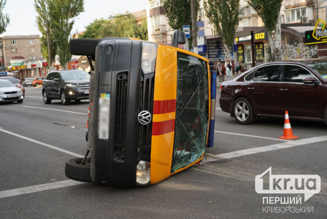 На перехресті Кривого Рогу сталася аварія: зіштовхнулися дві автівки