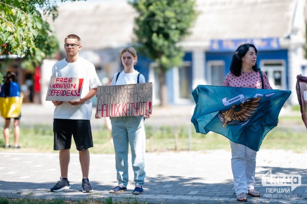 ?Глеб, Лидия и Юлия Немлий на митинге в поддержку семей военнопленных