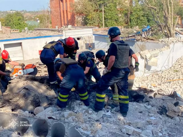 В Кривом Роге еще три человека находятся под завалами из-за атаки оккупантов