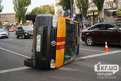 На перекрестке Кривого Рога произошла авария: столкнулись две машины