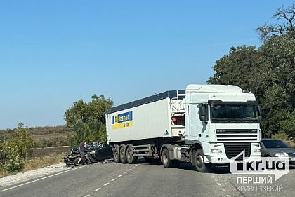Неподалеку Кривого Рога произошла автокатастрофа с участием грузовика