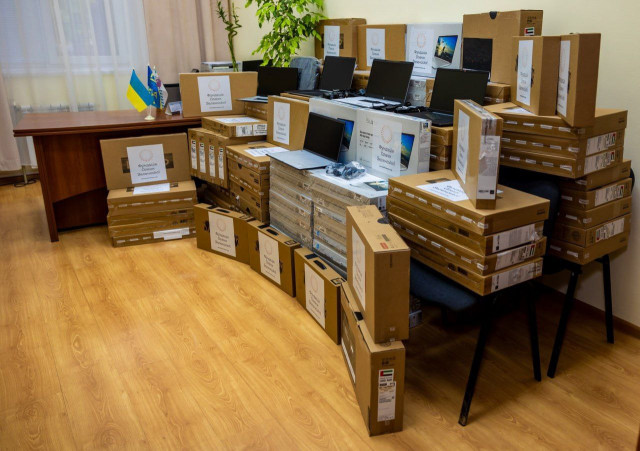 Дніпропетровщина отримала 806 ноутбуків для розвитку освіти