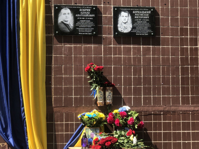 У Криворізькому ліцеї №77 відкрили 2 меморіальні дошки полеглим Героям