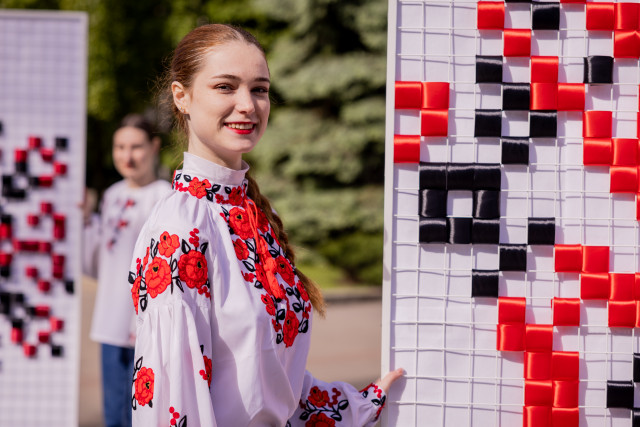 День вишиванки: на Дніпропетровщині молодь презентувала традиційні орнаменти області
