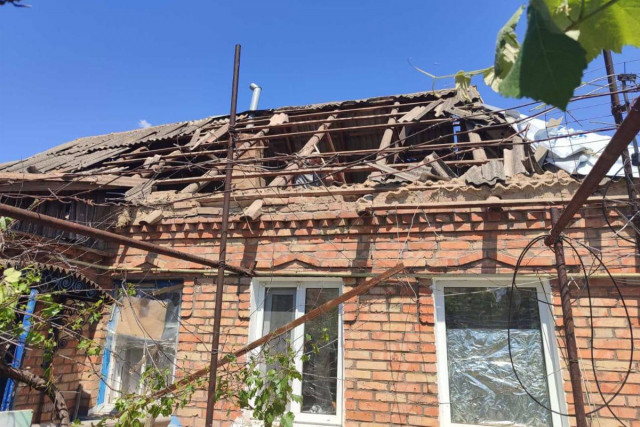 Повреждены 17 частных домов: оккупанты 18 раз атаковали Никопольщину