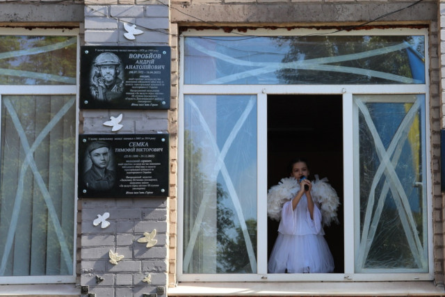 У Криворізькому ліцеї №24 відкрили меморіальну дошку Андрію Воробйову