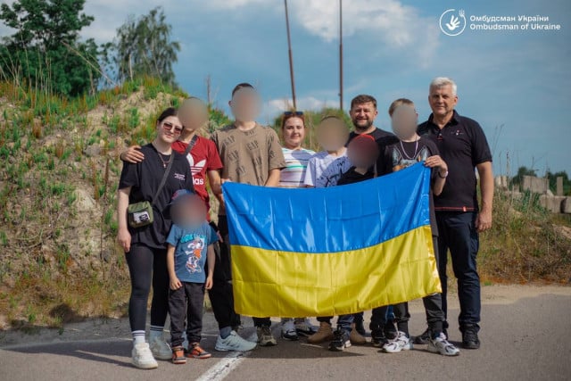 Украина вернула еще 13 детей с временно оккупированных территорий и депортации