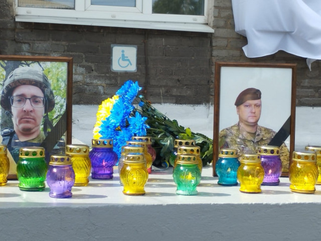 У Криворізькій гімназії №82 відкрили 2 меморіальні дошки полеглим Героям