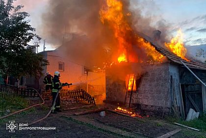 Криворізькі рятувальники ліквідували пожежу у літній кухні