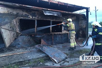 В Кривом Роге горела остановка общественного транспорта