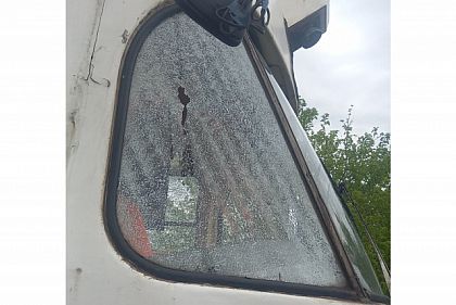 Неизвестные камнями разбили стекло в скоростном трамвае Кривого Рога