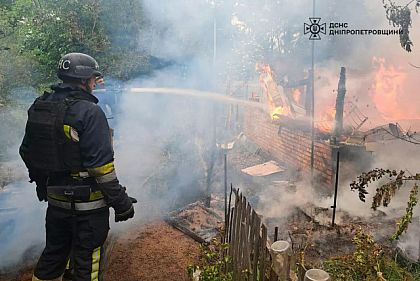 На пожаре в Никополе мужчина получил ожоги