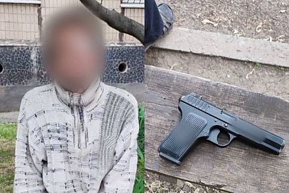 Патрульные Кривого Рога обнаружили мужчину с пистолетом