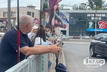 Криворожане вышли на мирную акцию в поддержку военнопленных