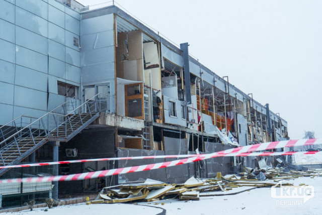 Атака на Кривий Ріг: пошкоджені торговельний центр та понад два десятки приватних будинків