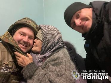 Правоохранители Днепропетровщины эвакуировали семью из Херсона из-под обстрелов