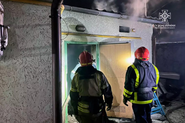 Криворізькі  рятувальники загасили пожежу в пансіонаті для літніх людей