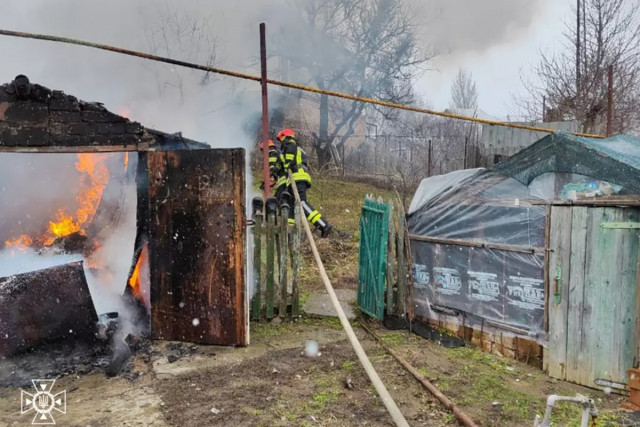 В Никопольском районе потушили пожар в гараже