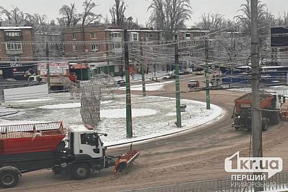 Как в Кривом Роге убирают заснеженные дороги
