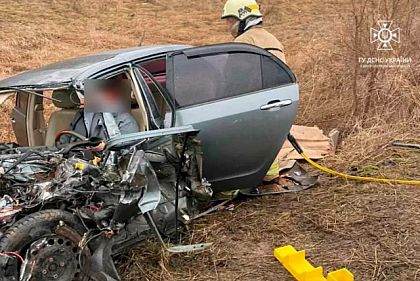 У Криворізькому районі зіштовхнулися легковик та вантажівка: постраждали діти