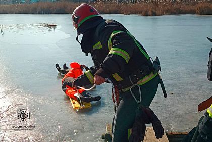 В Криворожском районе спасатели достали из воды тело мужчины
