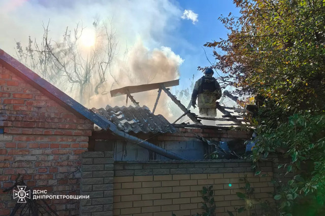 Через обстріл Нікополя виникла пожежа