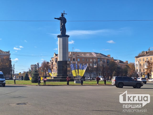 «Ти бачиш сонце, а вони бетонні стіни»: у Кривому Розі провели акцію підтримки військовополонених