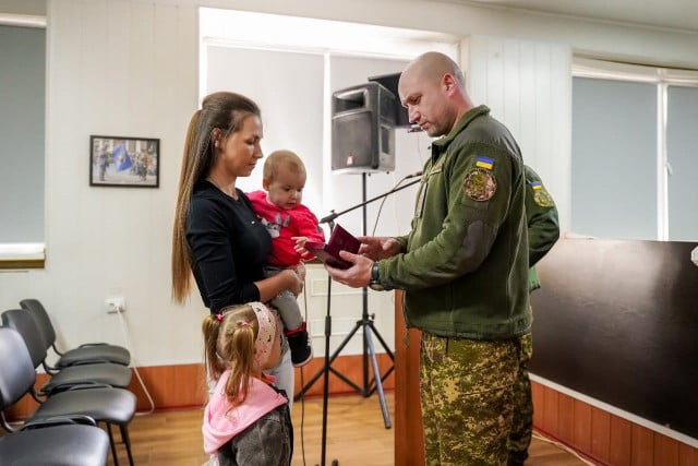 У Кривому Розі рідним загиблих нацгвардійців вручили державні нагороди