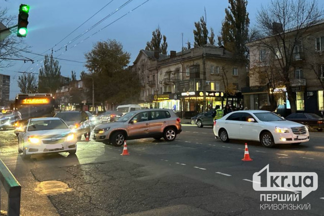 На проспекті Університетському в Кривому Розі зіштовхнулись дві автівки